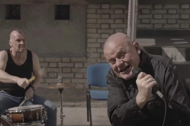 Kazik w piosence "Twój ból jest większy niż mój" wymownie nawiązuje do Jarosława Kaczyńskiego.