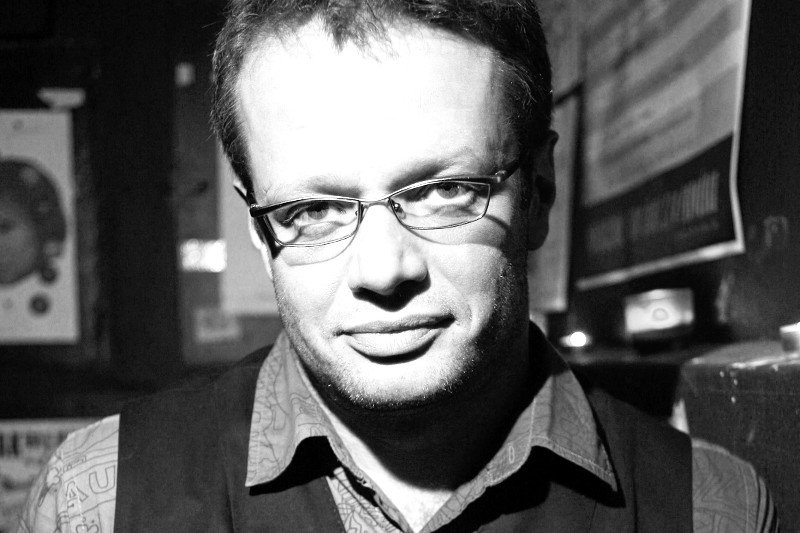 Marcin Meller właśnie wydał książkę "Między Wariatami".