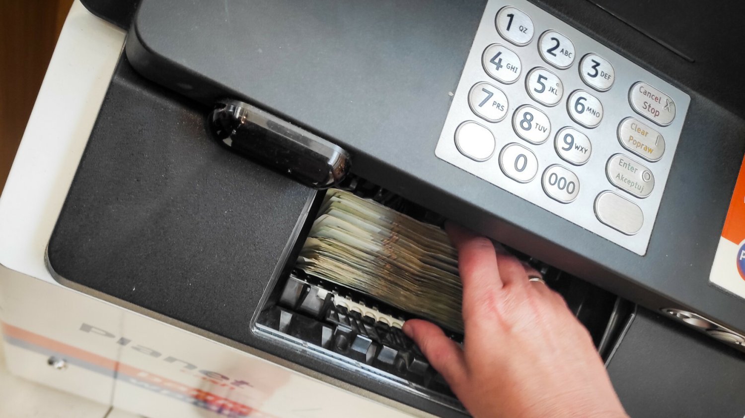 Jackpotting to nowe oszustwo bankomatowe. Tak złodzieje są w stanie ukraść wszystkie pieniądze