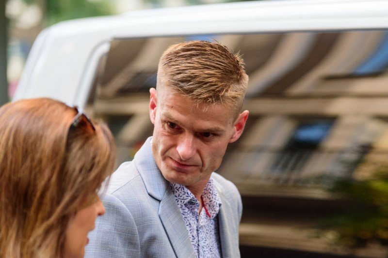 Tomasz Komenda przed studiem DDTVN w Warszawie