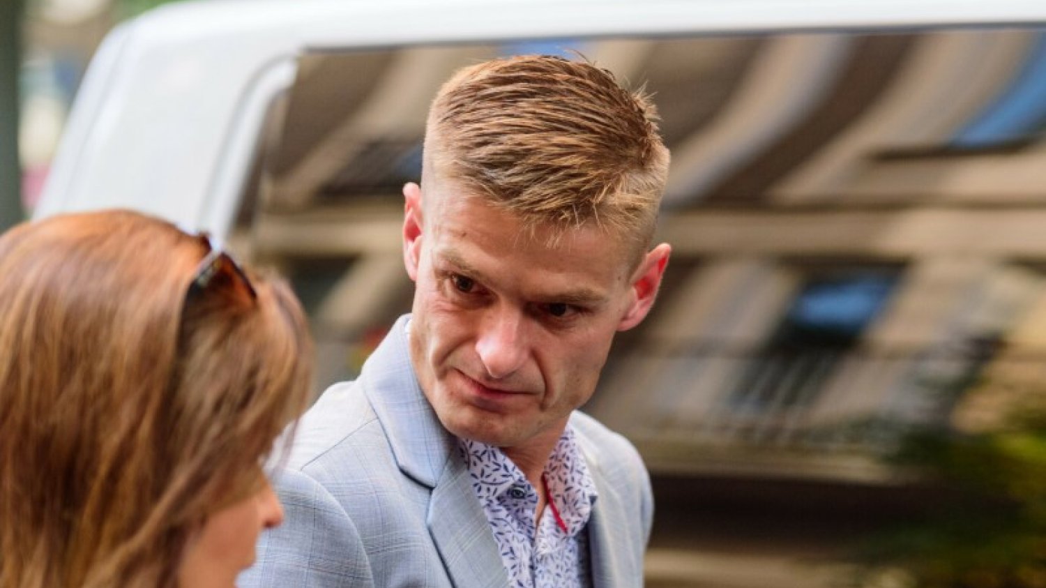 Tomasz Komenda przed studiem DDTVN w Warszawie