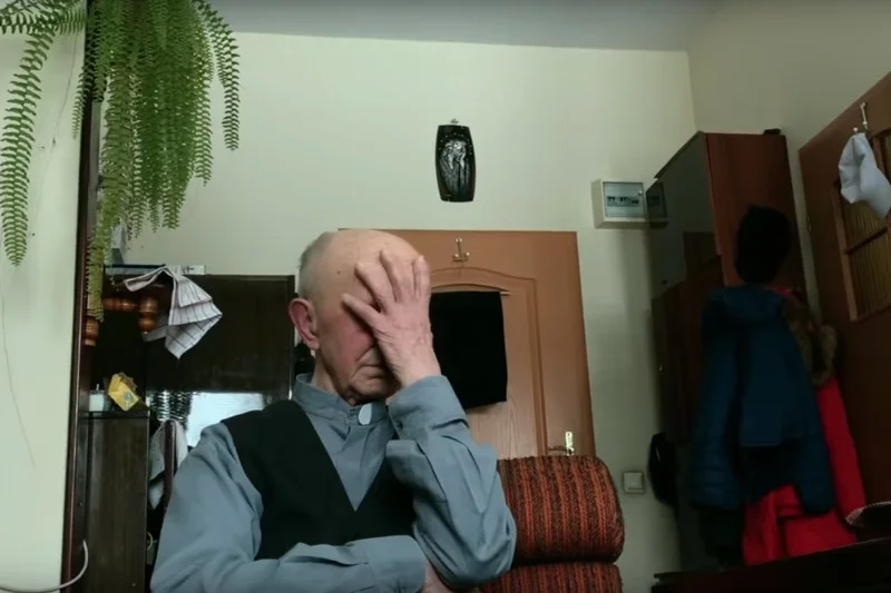Ks. Jan A. mieszkający w Domu Księży Emerytów w Kielcach na nagraniu przyznaje, że nie tylko Anna jako dziecko była jego ofiarą.