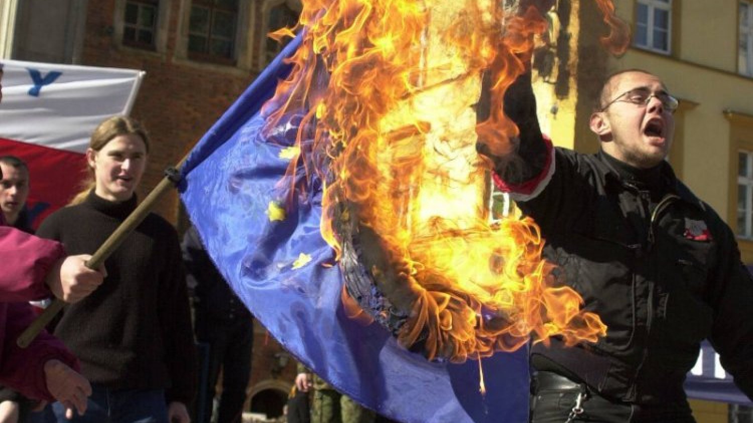 Polexit wcale nie wymaga referendum – mówi naTemat adwokat Michał Wawrykiewicz z inicjatywy #WolneSądy. Władza może podjąć decyzję o wyprowadzeniu Polski z Unii ponad głowami obywateli.