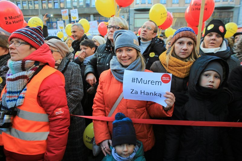 Łodzianie wyszli na ulicę bronić swojej prezydent, Hanny Zdanowskiej.