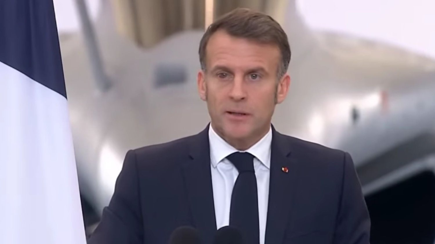 Zobaczyłam oko Macrona i się przeraziłam. On z tego żartuje, a jego ludzie wyjaśniają