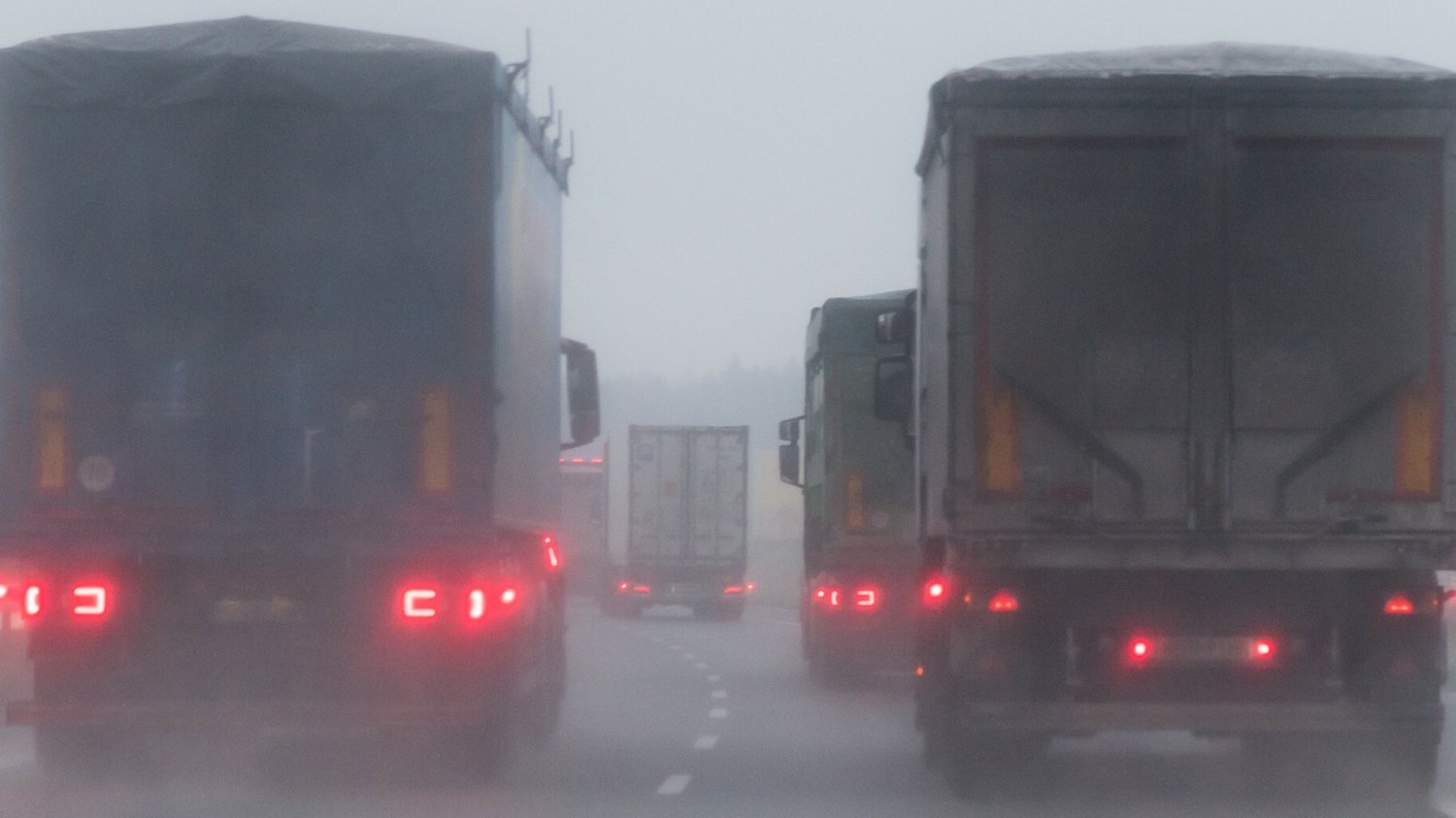 Tiry na autostradzie, zdjęcie ilustracyjne