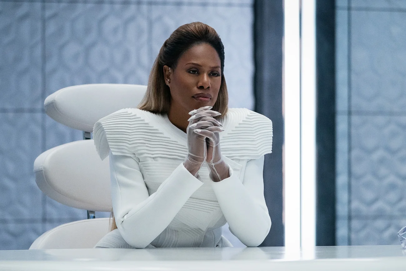 Laverne Cox jako Dr Cable w filmie "Brzydcy"