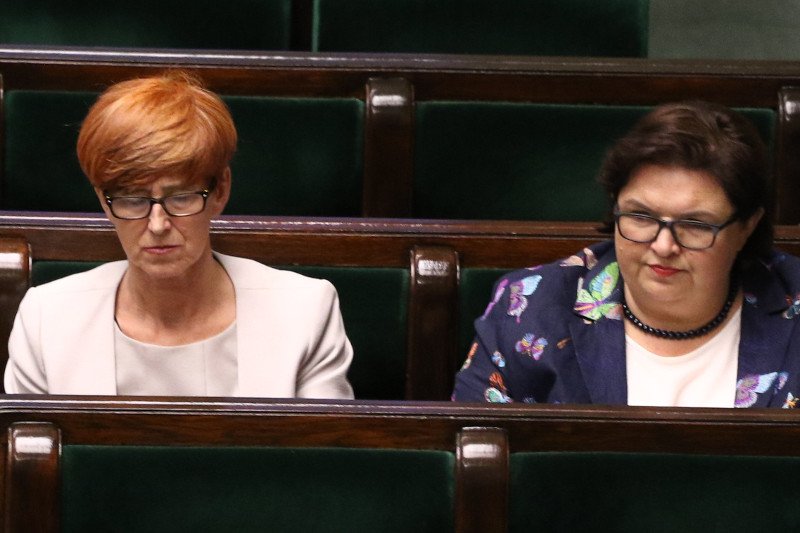 Elżbieta Bojanowska oddała się do dyspozycji swojej szefowej, minister Elżbiety Rafalskiej.