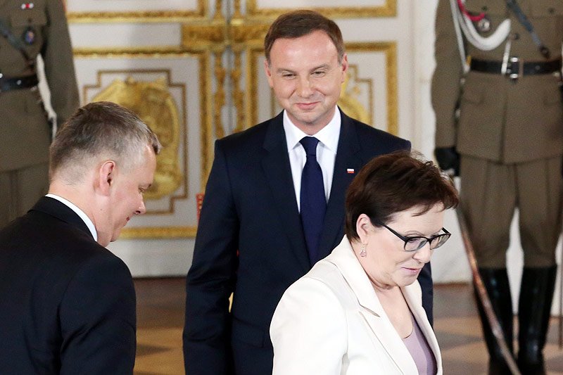 Okazjami do spotkania prezydenta i premier było jedynie kilka oficjalnych uroczystości.