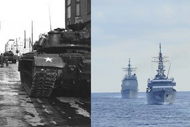 Checkpoint Charlie (z lewej) – w okresie zimnej wojny jedno z najbardziej znanych przejść granicznych między NRD a Berlinem Zachodnim.