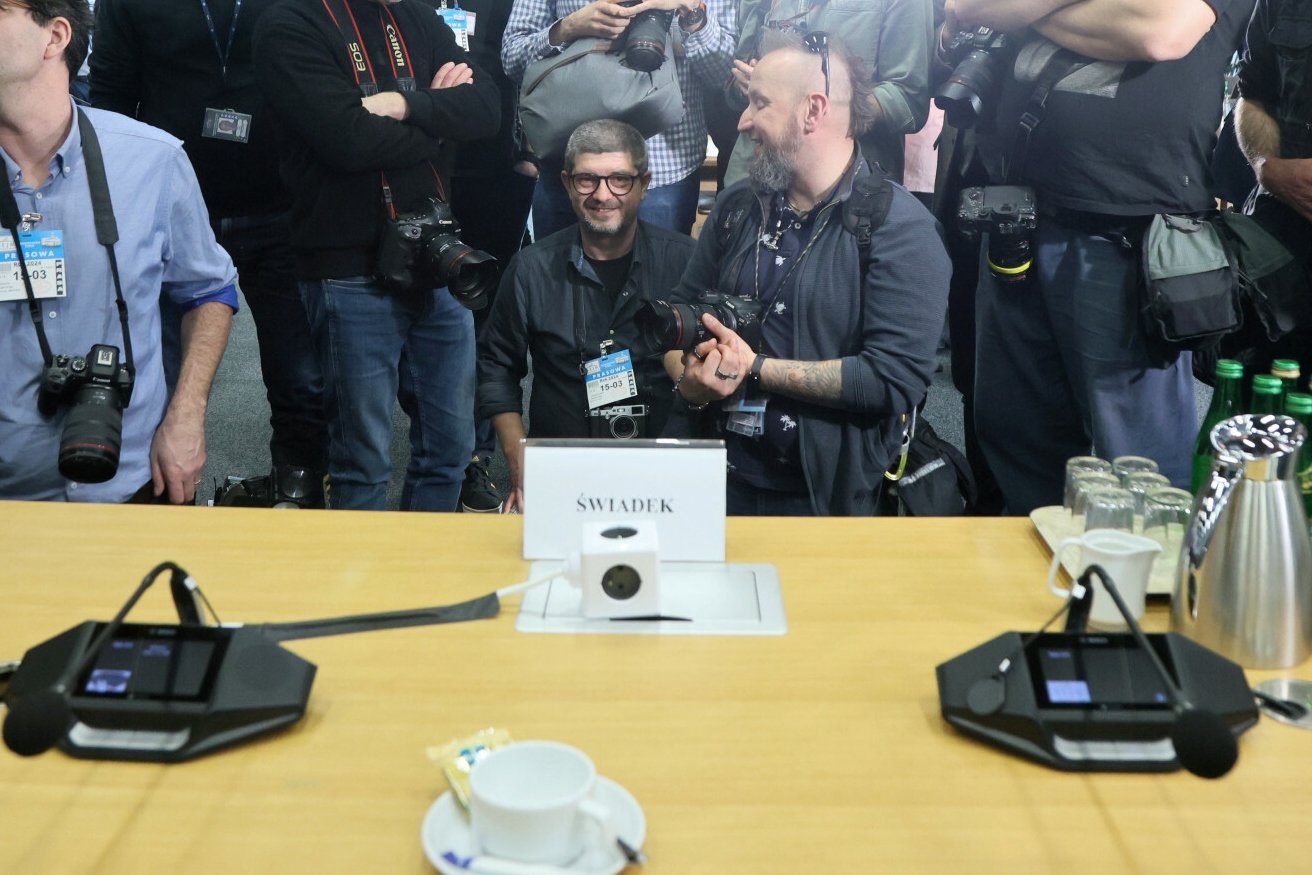 Dlatego Kaczyński spóźnił się po przerwie? Bochenek pokazał zdjęcie.