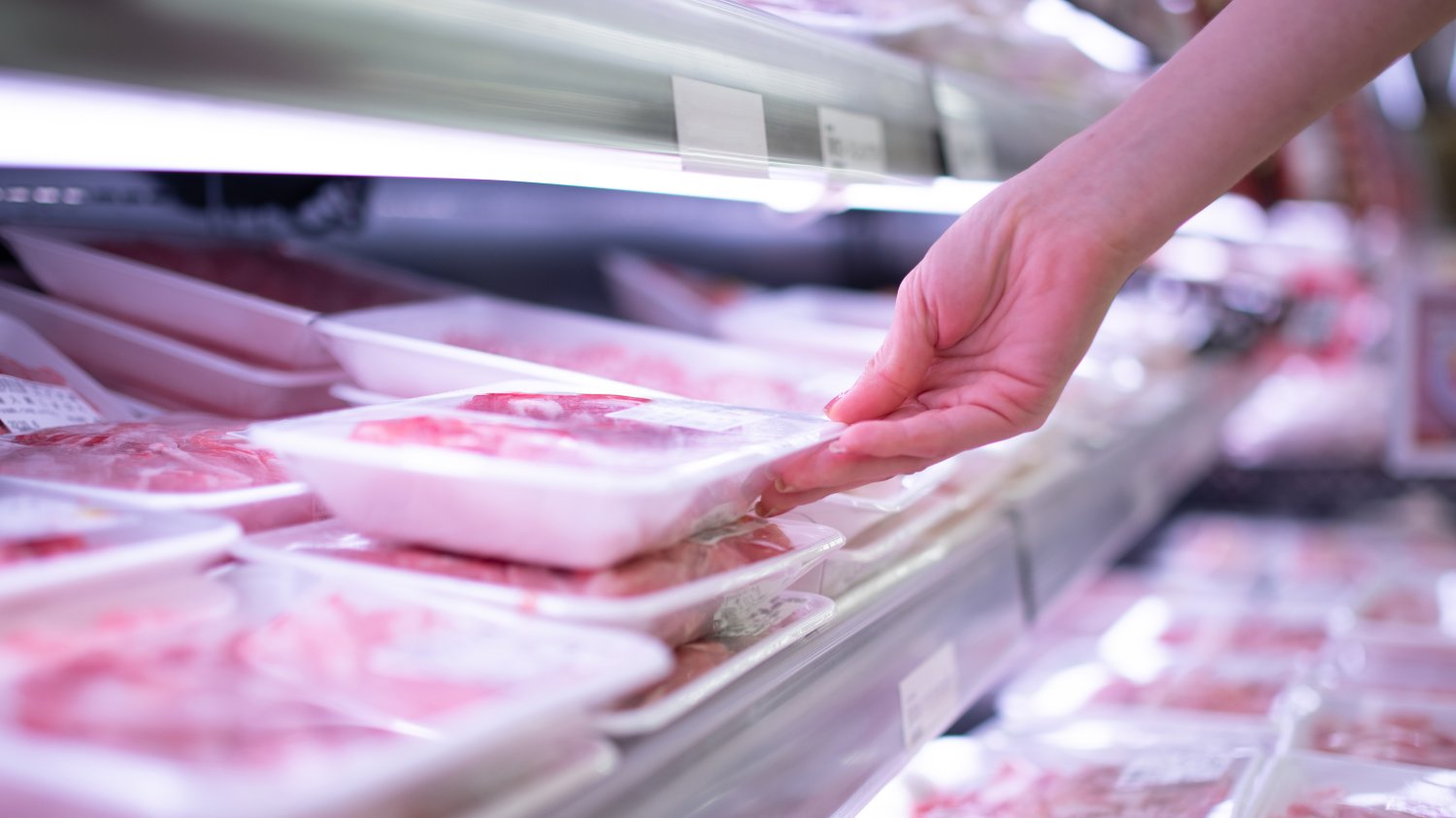 Supermarkety podrabiały polskie mięso. Są wyniki kontroli inspekcji handlowej.