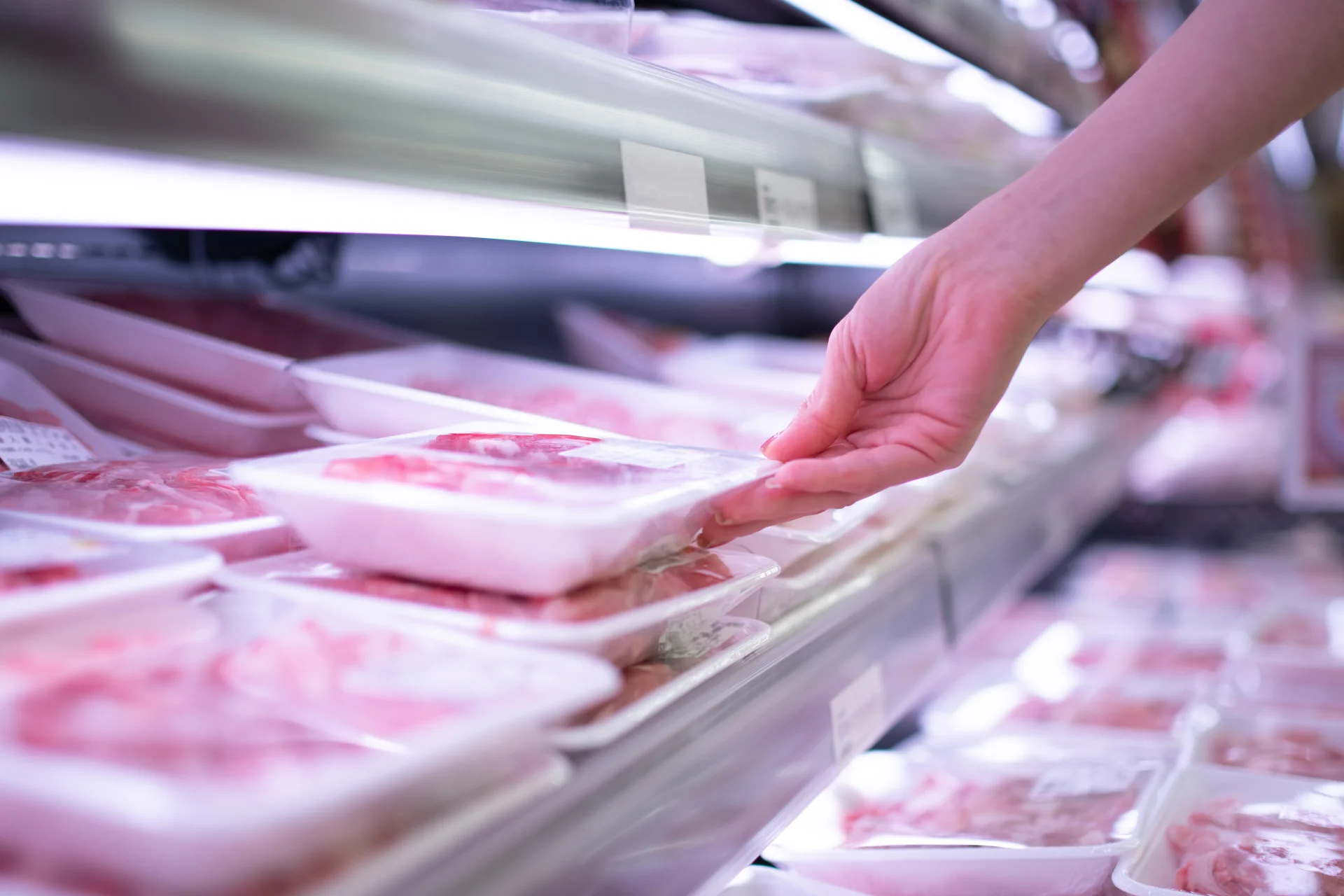 Supermarkety podrabiały polskie mięso. Są wyniki kontroli inspekcji handlowej.
