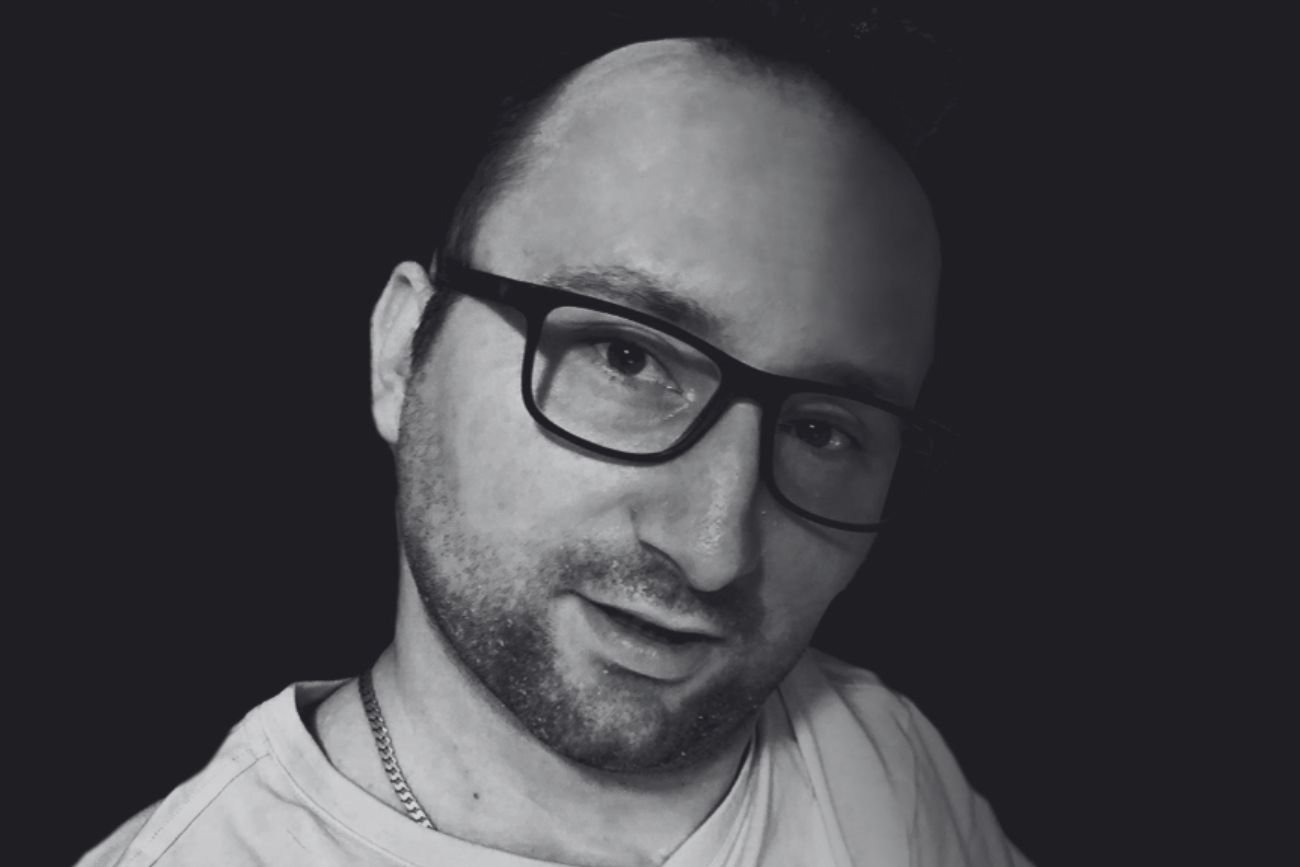 DJ Waluś zmarł w wieku 33 lat. Żegnają go zrozpaczeni bliscy i fani