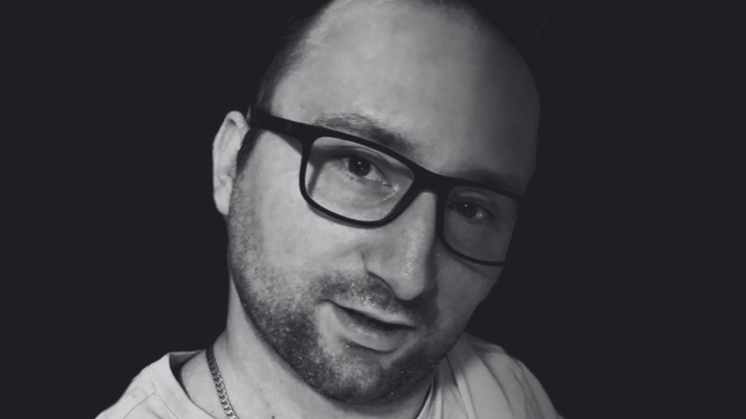 DJ Waluś zmarł w wieku 33 lat. Zmagał się z chorobą. Kamil Walencki znany jako DJ Waluś nie żyje. Odszedł w wieku 33 lat.