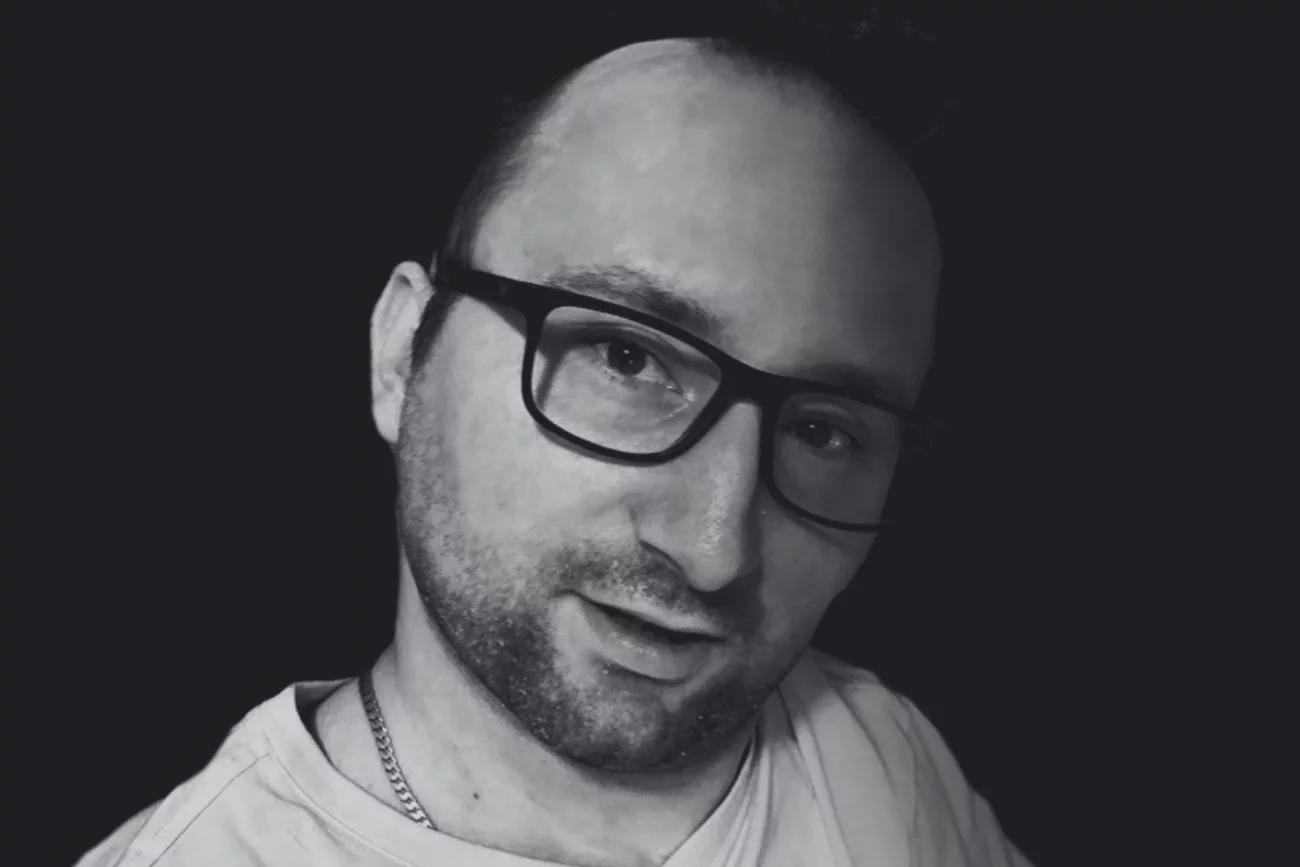 DJ Waluś zmarł w wieku 33 lat. Zmagał się z chorobą. Kamil Walencki znany jako DJ Waluś nie żyje. Odszedł w wieku 33 lat.