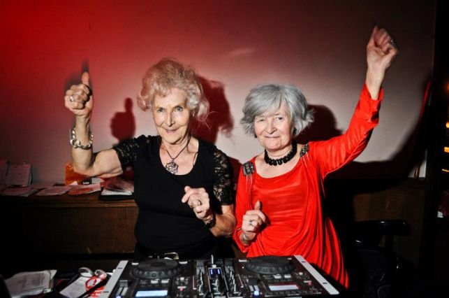 Pierwsza z lewej: Dj Wika