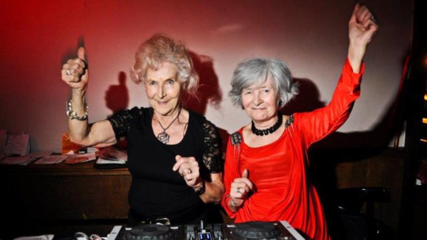 Pierwsza z lewej: Dj Wika