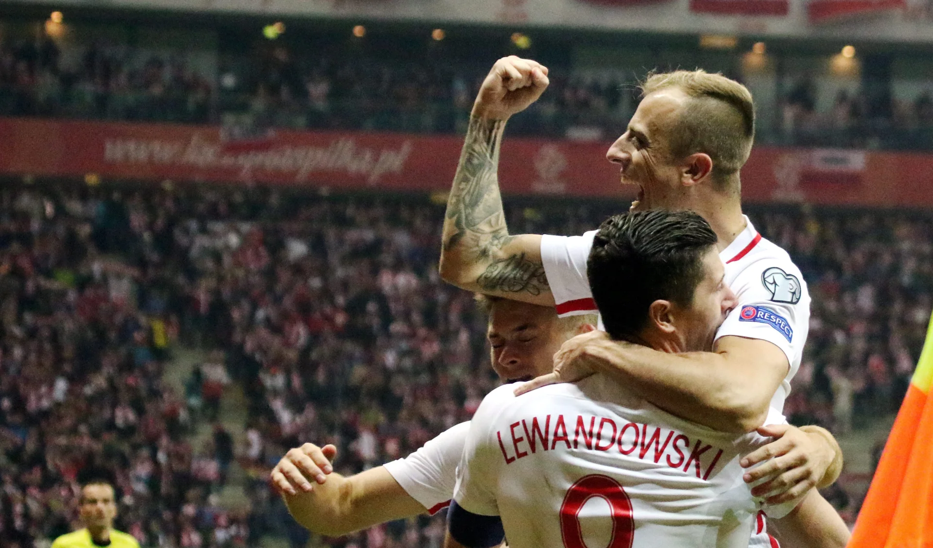 Grosicki strzelił gola na 2:0 dla naszych.