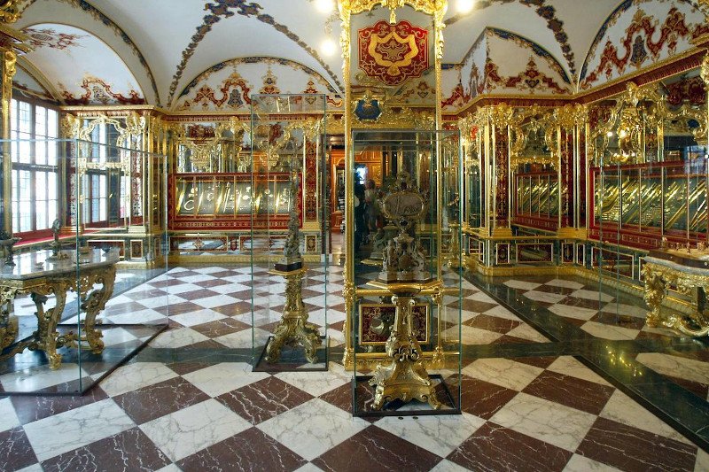 Złodzieje ukradli kolekcję klejnotów z muzeum w Dreźnie.