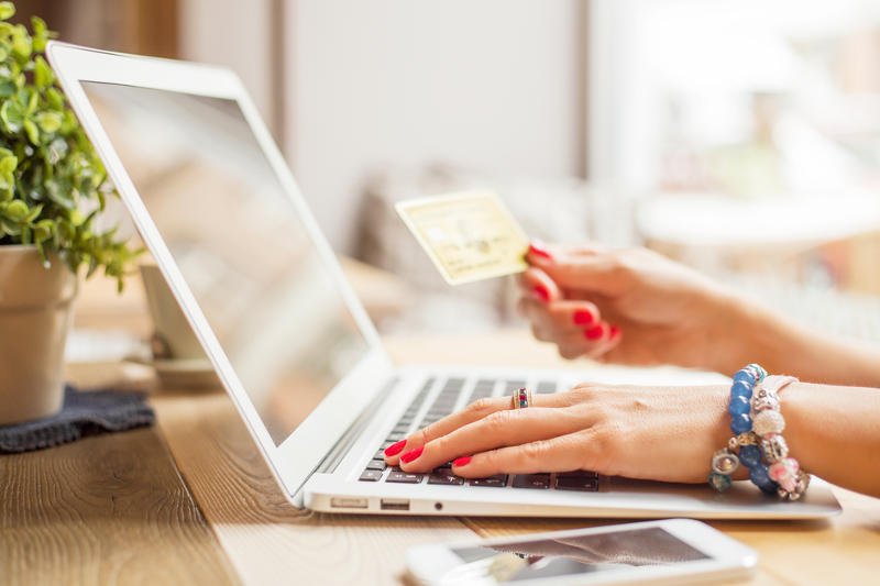 Coraz chętniej płacimy za treści w internecie.