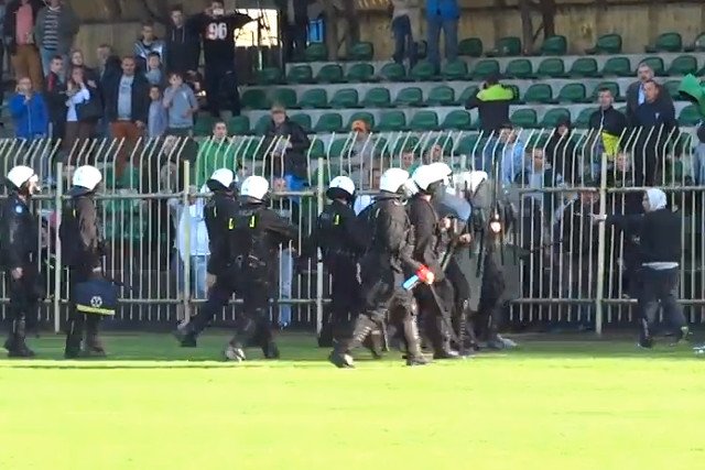 Podczas zamieszek zginął 27-letni kibic