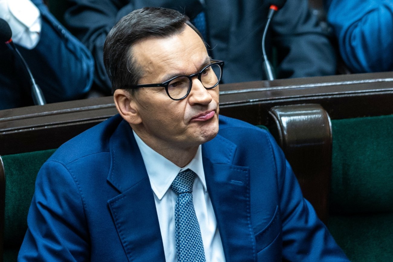 Premier Mateusz Morawiecki bezskutecznie szuka większości dla rządu PiS, do którego utworzenia desygnował go prezydent Andrzej Duda. Większość ma demokratyczna koalicja.
