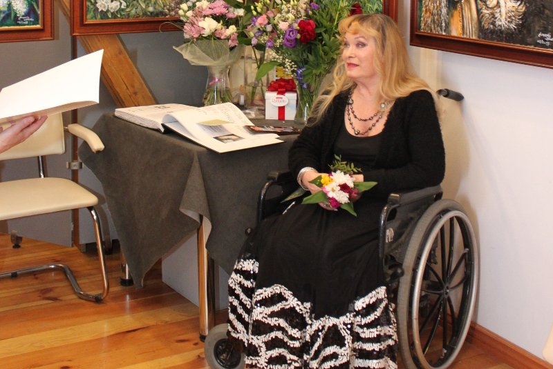 Urszula Dudko nie zamierza zrezygnować z głosowania. Pokonywać bariery pomagają jej najbliżsi.