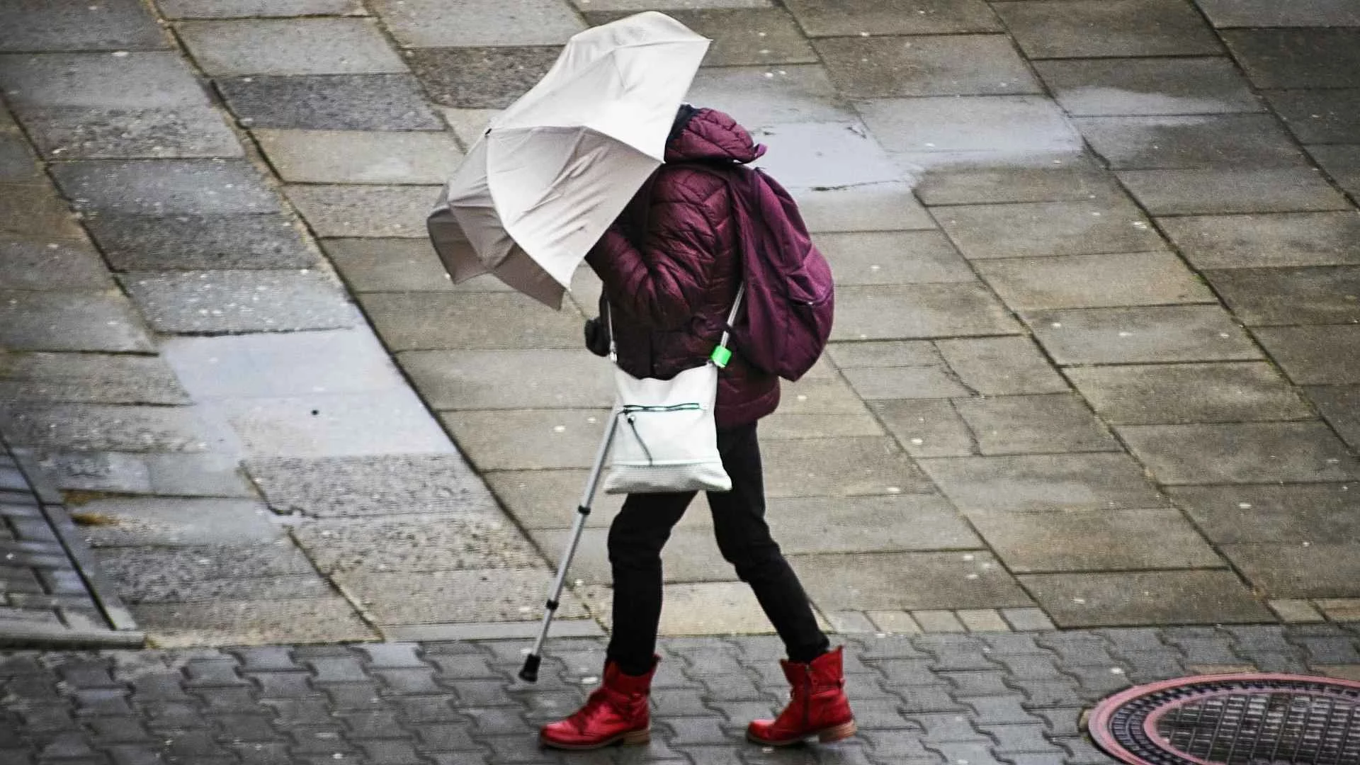 Tych alertów IMGW nie bagatelizuj. Jesień w Polsce robi się niebezpieczna