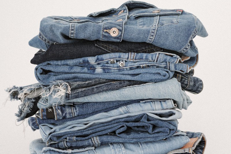 O ulubione modele klientów, specyfikę pracy w logistyce i sekrety dobrego zarządzania pytamy Konrada Gila, Dyrektora Logistyki i Alokacji Towaru w BIG STAR