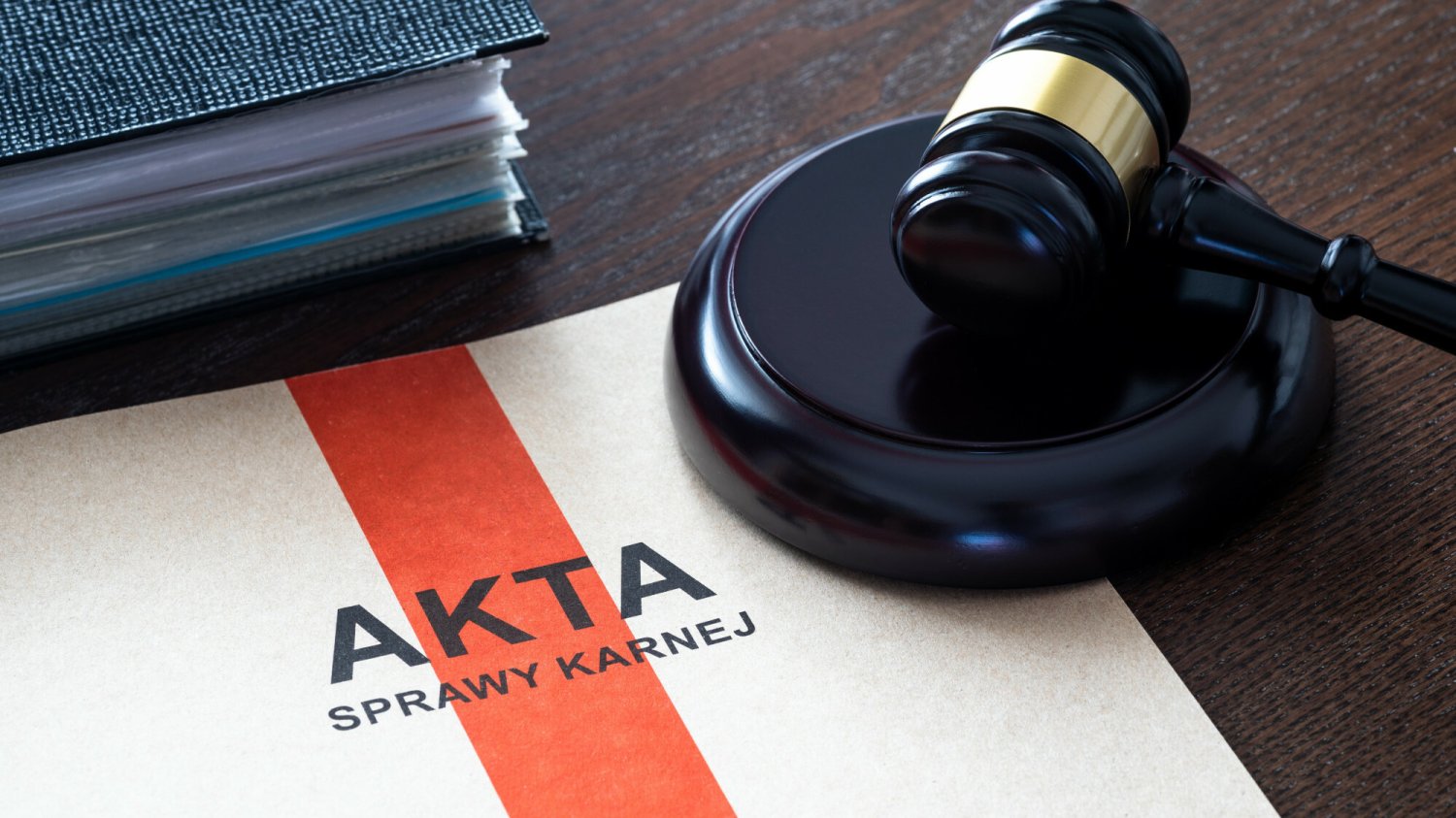 Do sądu trafił akt oskarżenia wobec kobiety podejrzanej o ucięcie kciuka swojemu synowi.