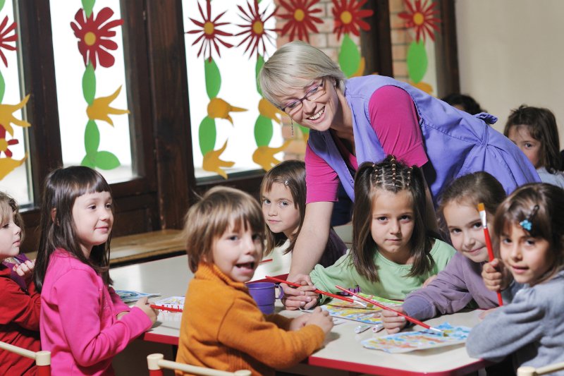 Pierwszy dzień w przedszkolu i szkole – trudny moment i dla dziecka, i dla rodzica. Podpowiadamy, jak sobie poradzić