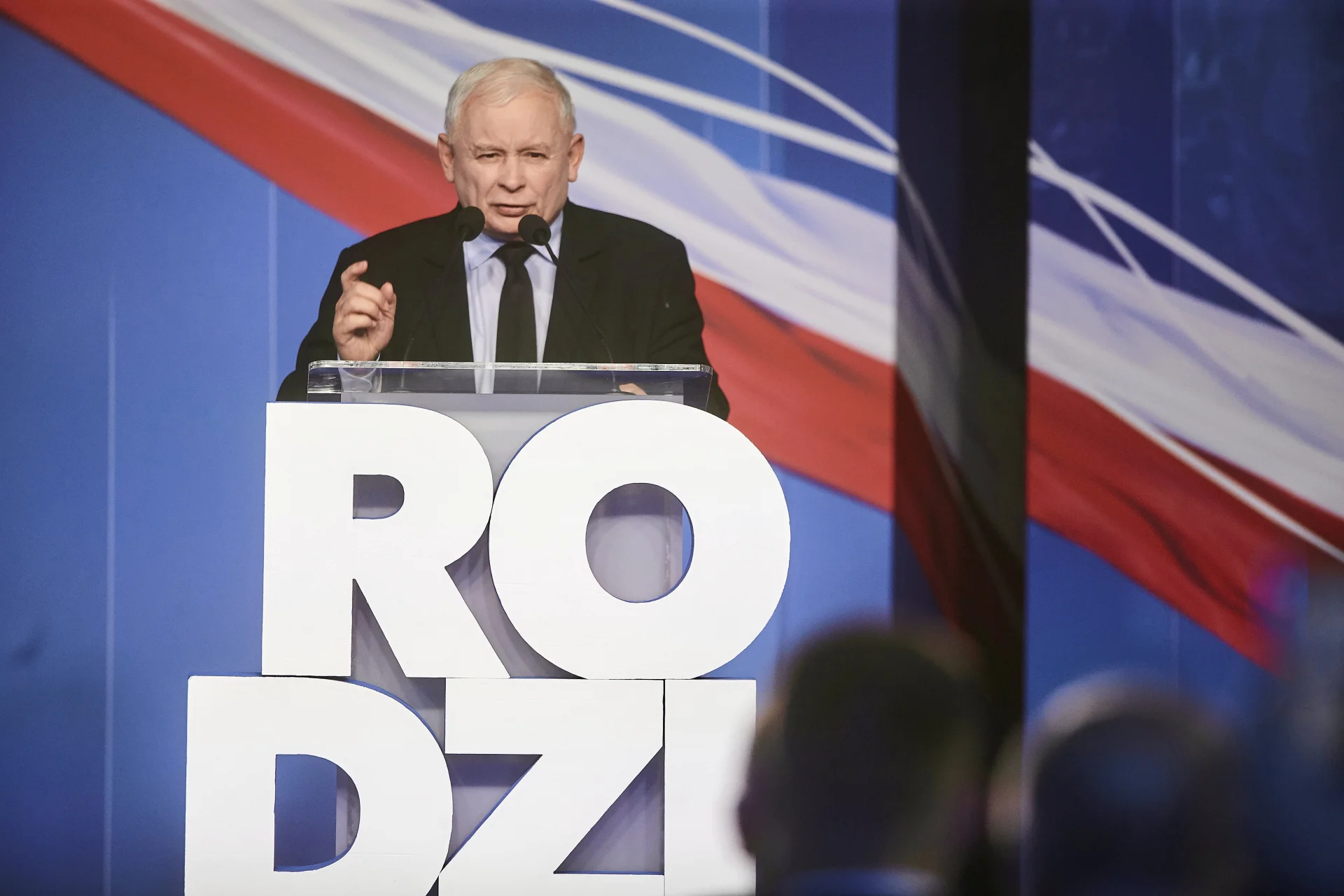 PiS lepiej niż PO radzi sobie w marketingu politycznym