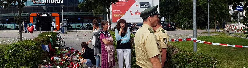 Teraz policji w okolicy Hanauer Straße nie brakuje. W miniony piątek zabrakło jednak patrolu, który szybko mógłby zareagować na strzelaninę.