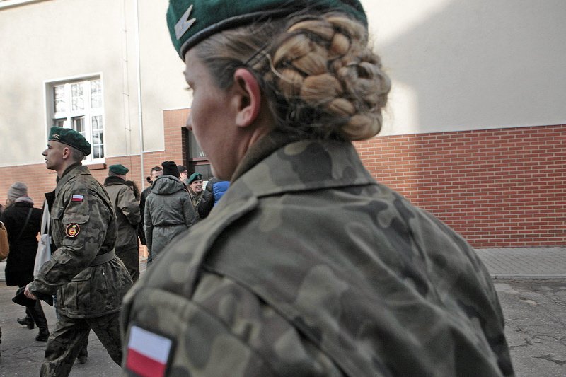 Co prawa w wojsku z roku na rok jest coraz więcej kobiet, ale nie mogą one liczyć na taryfę ulgową. Jak pokazuje historia Ewy, wręcz odwrotnie.