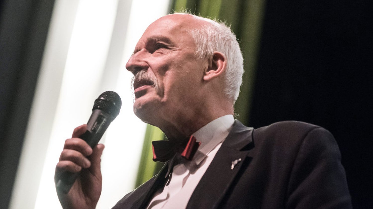 Janusz Korwin-Mikke przekonuje, że Europejczycy to niewolnicy, którzy już wkrótce zostaną podbici przez muzułmanów.
