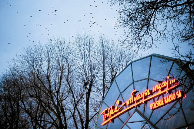 Wrony kołują nad siedzibą "Trójki"