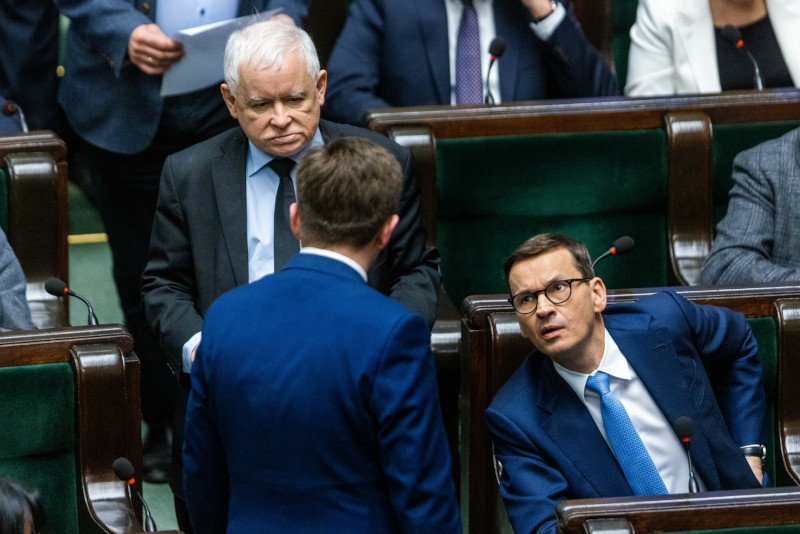 Czy PO zlikwiduje 500 plus? Wyniki tego sondażu zaskoczą Kaczyńskiego