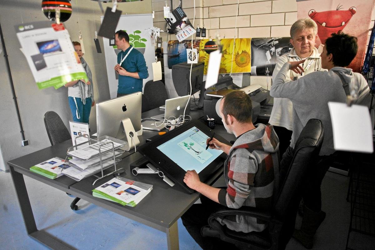 Styczeń 2012. Kraków. Warsztaty i wykłady podczas otwarcia Centrum Coworkingu "Kompany", gdzie przedsiębiorcy wynajmują miejsca biurowe.