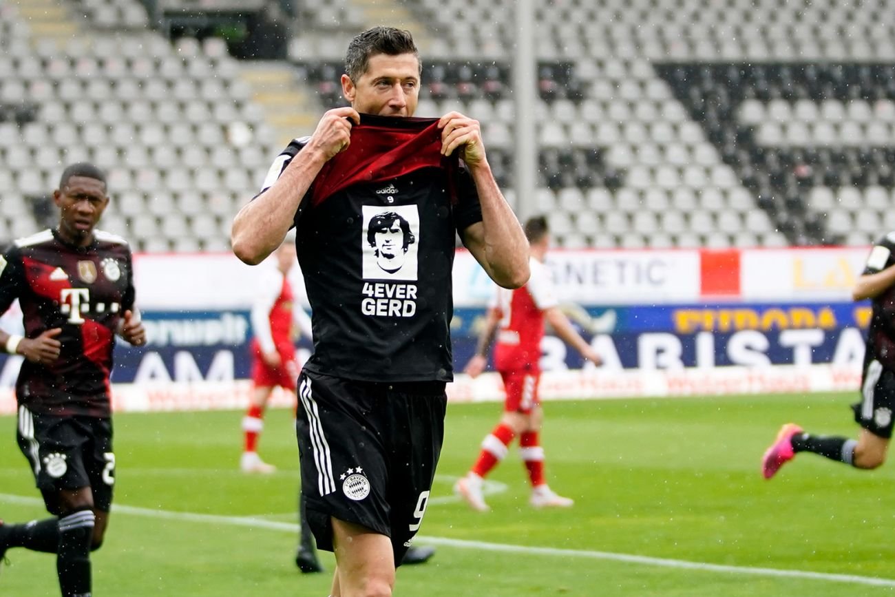 Robert Lewandowski w 2021 roku pobił legendarny rekord Gerda Müllera