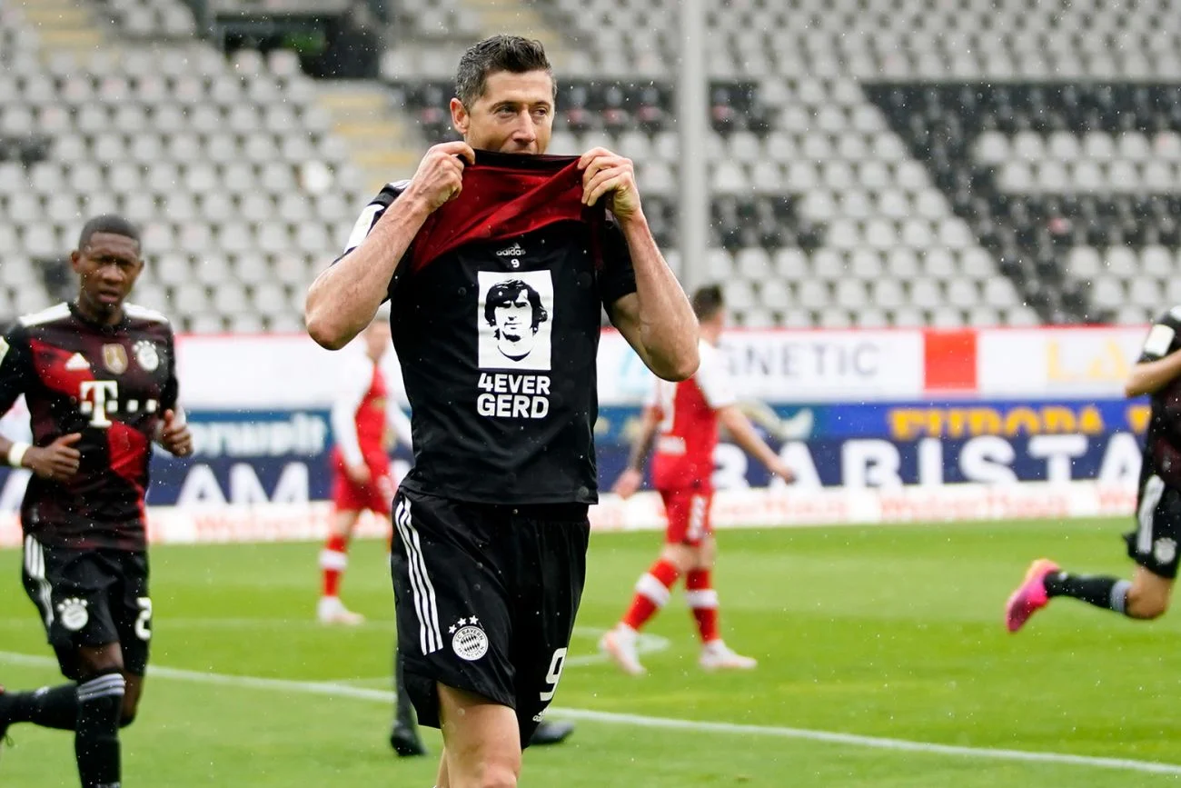 Robert Lewandowski w 2021 roku pobił legendarny rekord Gerda Müllera