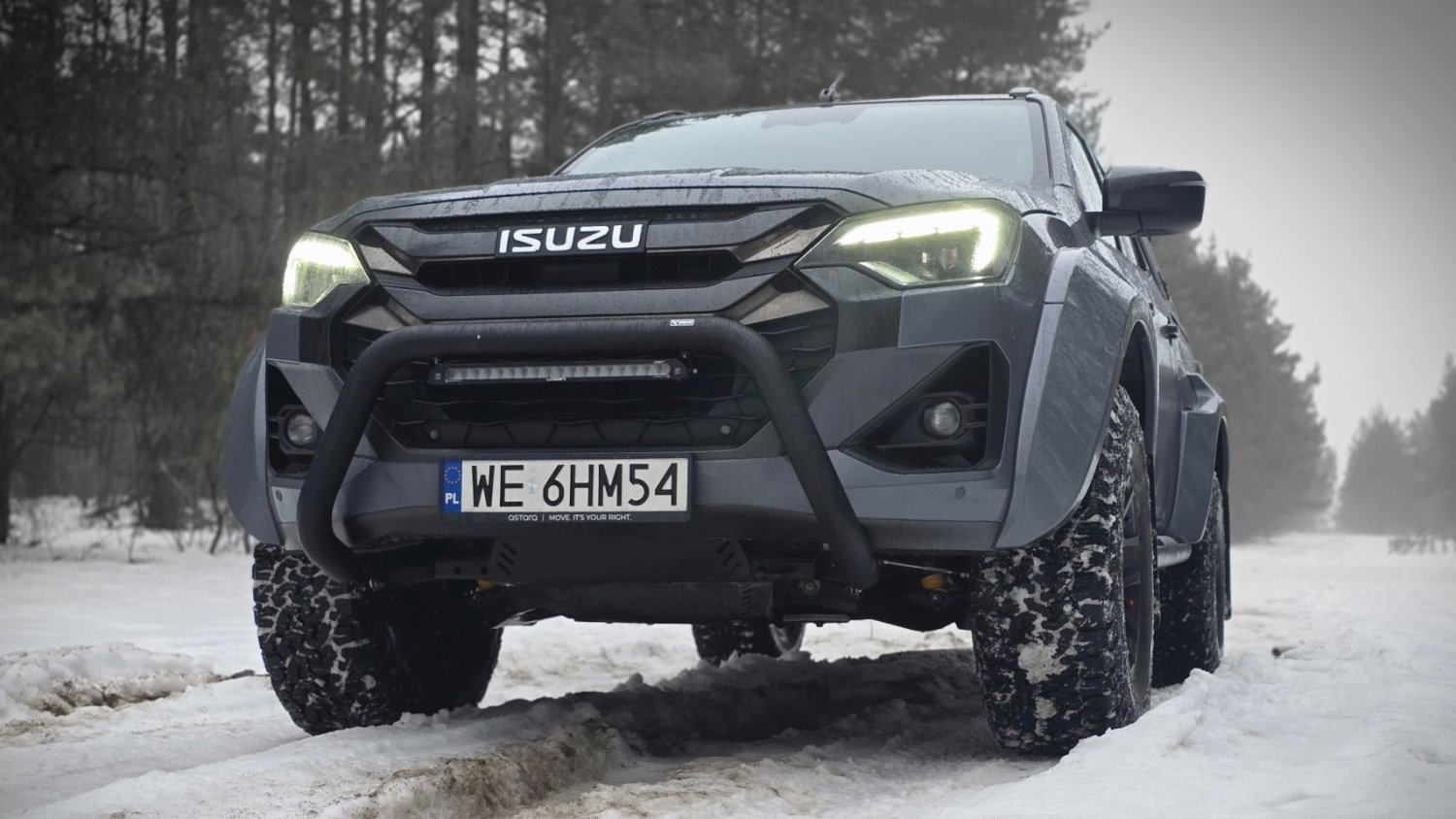 Isuzu D-MAX Arctic Truck to wół roboczy. Przewiezie z 8 worów kartofli, ale czy da radę z lodowcem?