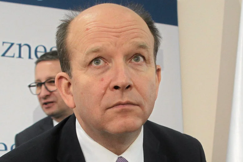 Wśród lekarzy krąży pogłoska, iż oprócz dwóch zaprezentowanych już projektów rozporządzeń ministra zdrowia jest jeszcze jeden – ułatwiający zatrudnianie w polskich szpitalach lekarzy z Białorusi i Ukrainy.