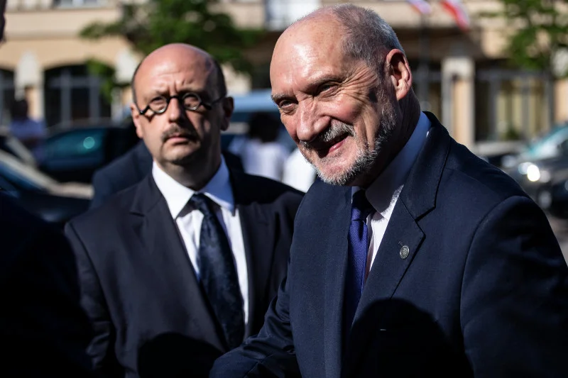Antoni Macierewicz zaprzeczył doniesieniom RMF FM, że brał udział w czwartkowej kolizji.