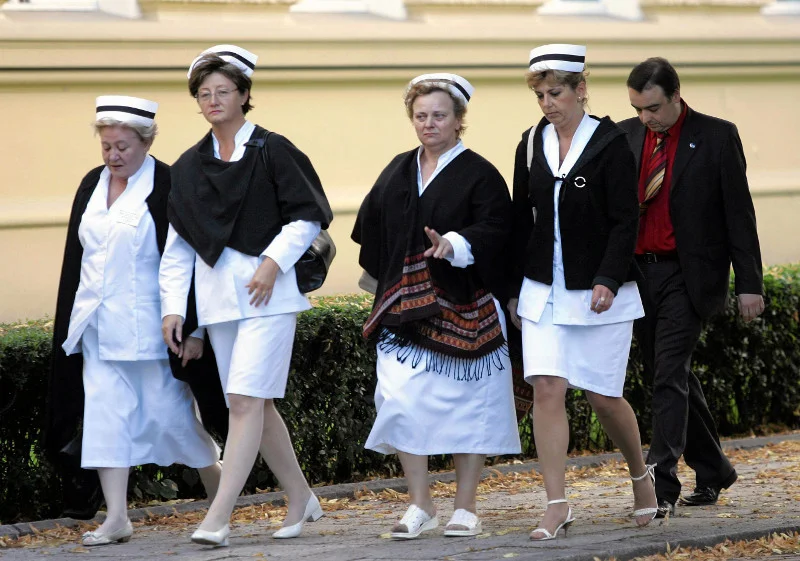 26 czerwca 2007 r. – Dorota Gardias, Longina Kaczmarska, Janina Zaraś oraz Iwona Borchulska po tygodniu protestu opuszczają gmach Kancelarii Premiera, po tym jak spotkał się z nimi Jarosław Kaczyński.
