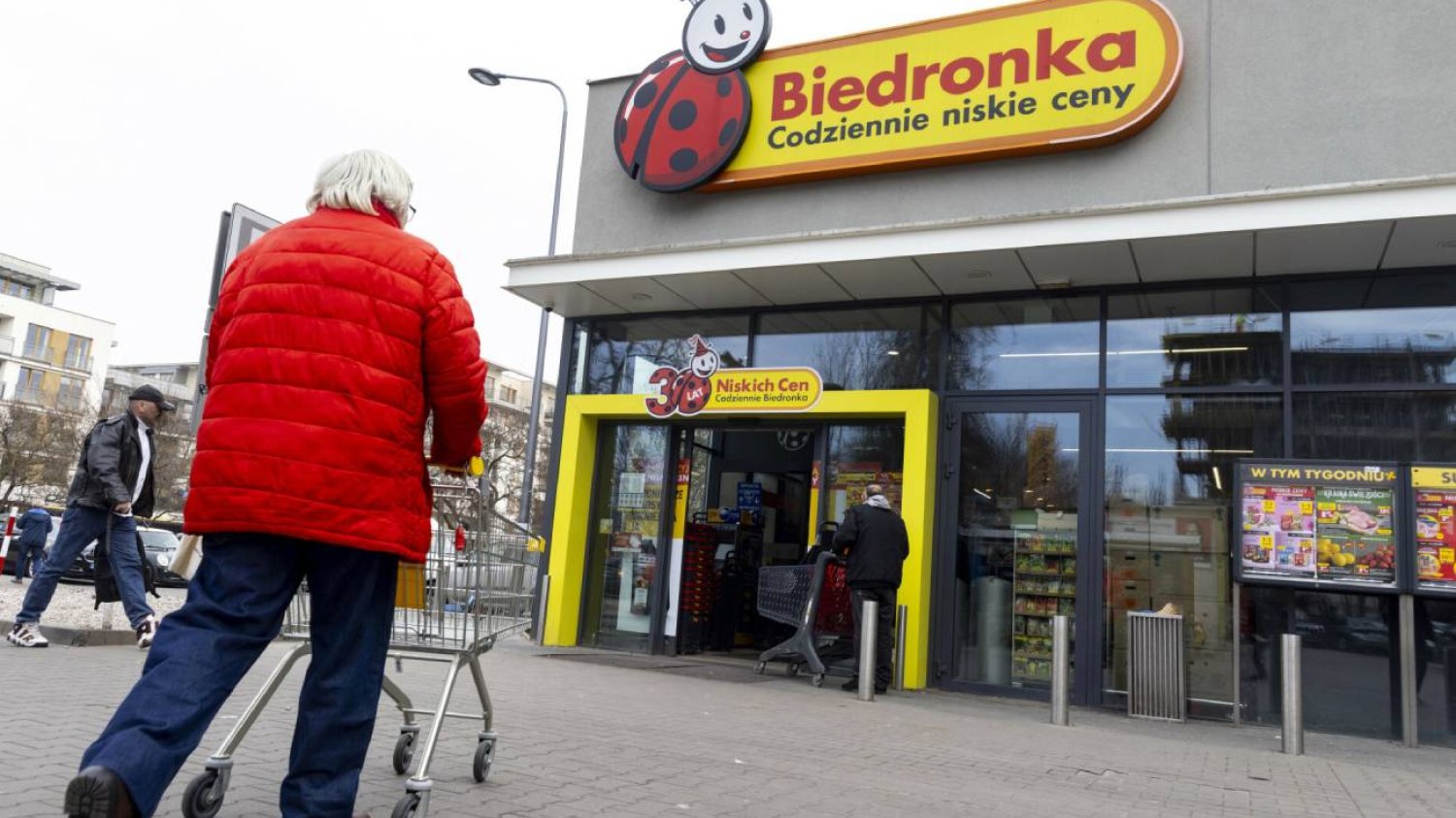 Biedronka zmienia godziny otwarcia przed Wielkanocą. Klienci muszą wiedzieć