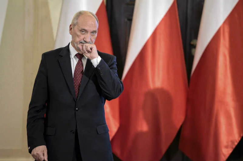 Antoni Macierewicz powinien zmienić rzecznika MON.