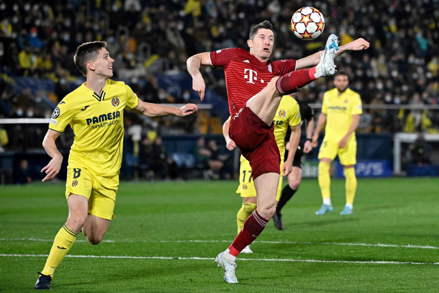 Robert Lewandowski i jego Bayern Monachium zawiedli w pierwszym ćwierćfinale Ligi Mistrzów UEFA