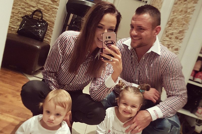 Eliza Trybała-Wesołowska jest poruszona tragedią 14-letniego Kacpra. Boi się, czy rówieśnicy szkolni zaakceptują jej córki.