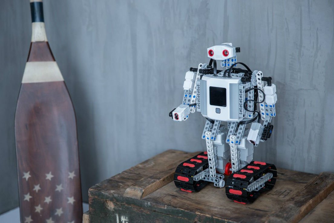 Czy budowanie i programowanie robotów niedługo będzie popularniejsze od gry na konsolach?